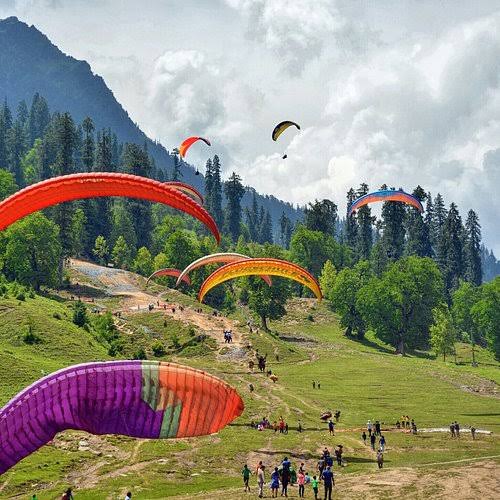 paragliding during Manali Tour